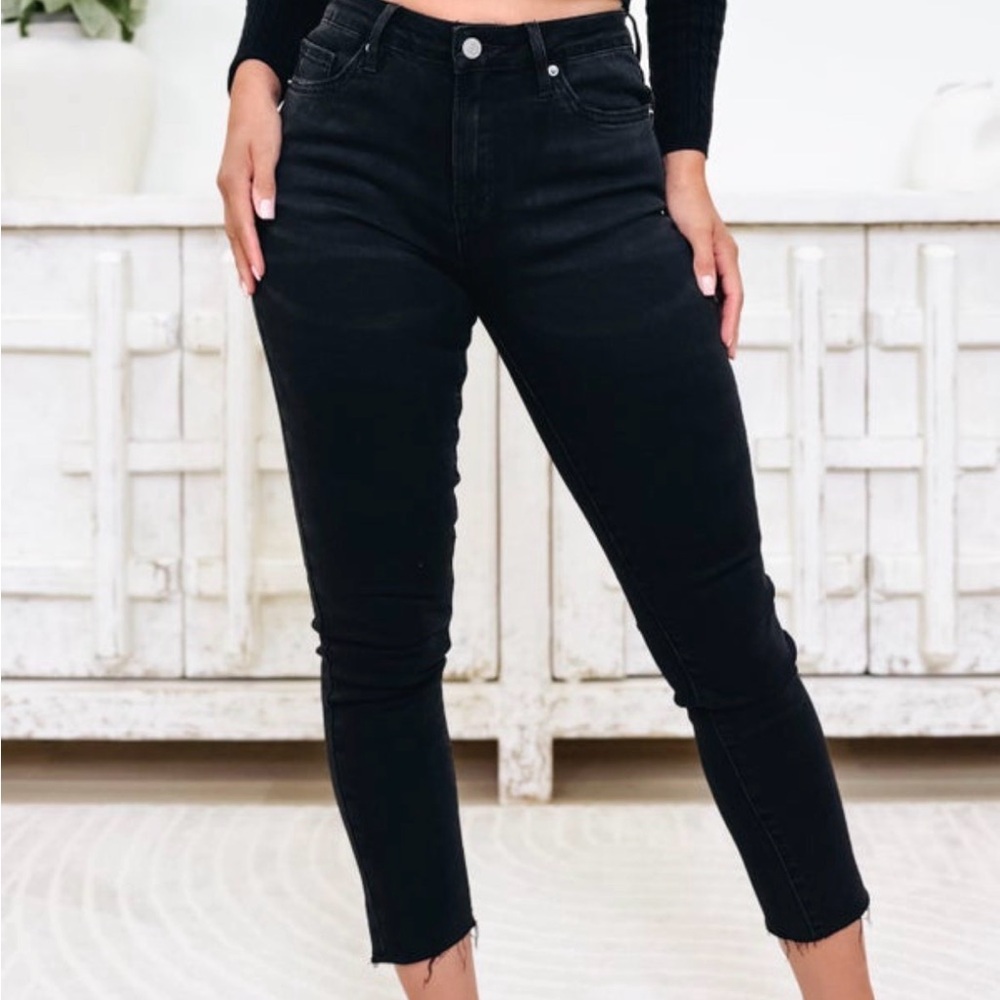 BNWT Mica High Rise Raw Hem Skinny Jeans in Electric Black